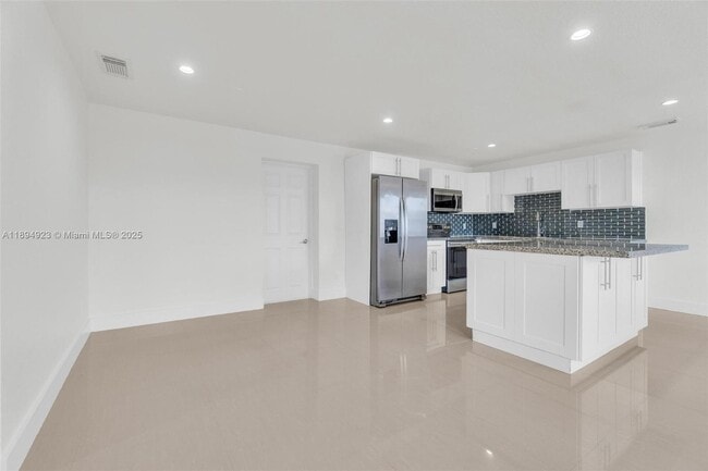 Building Photo - 5520 SW 91 Ave