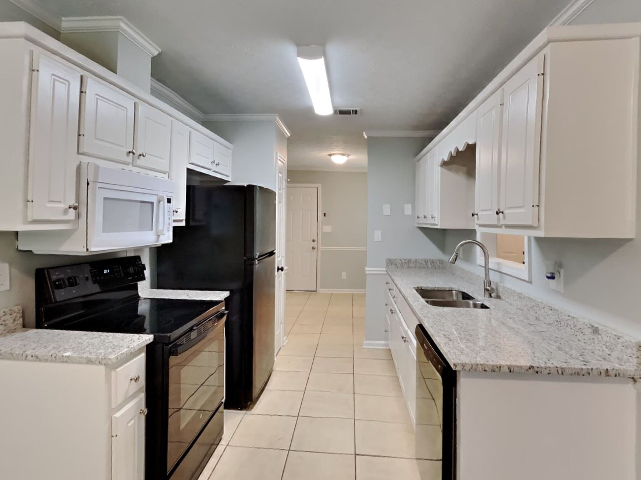 Building Photo - 245 Princeton Way