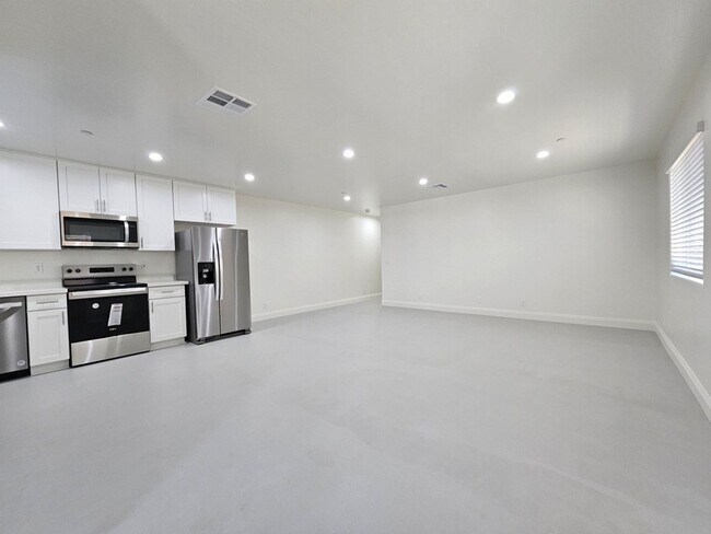 Building Photo - MAR1201-Placement