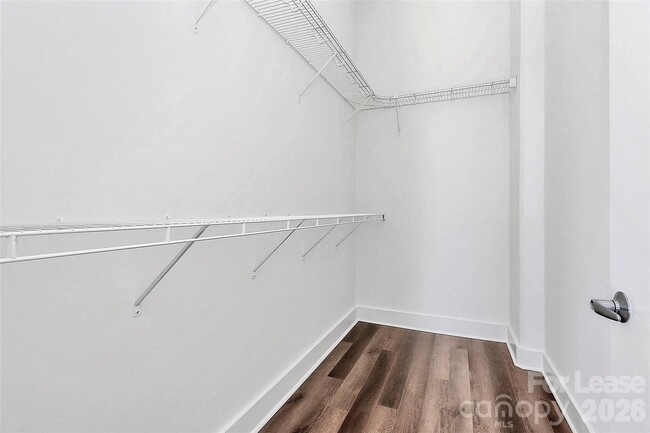 Building Photo - 215 N Pine St