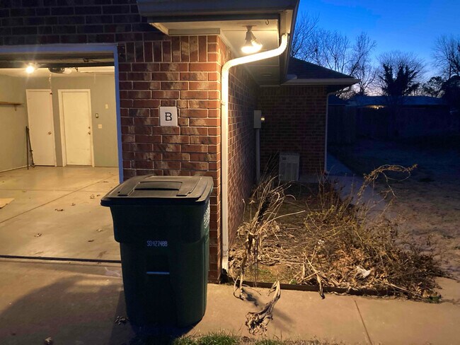 Building Photo - 605 Methodist Ave