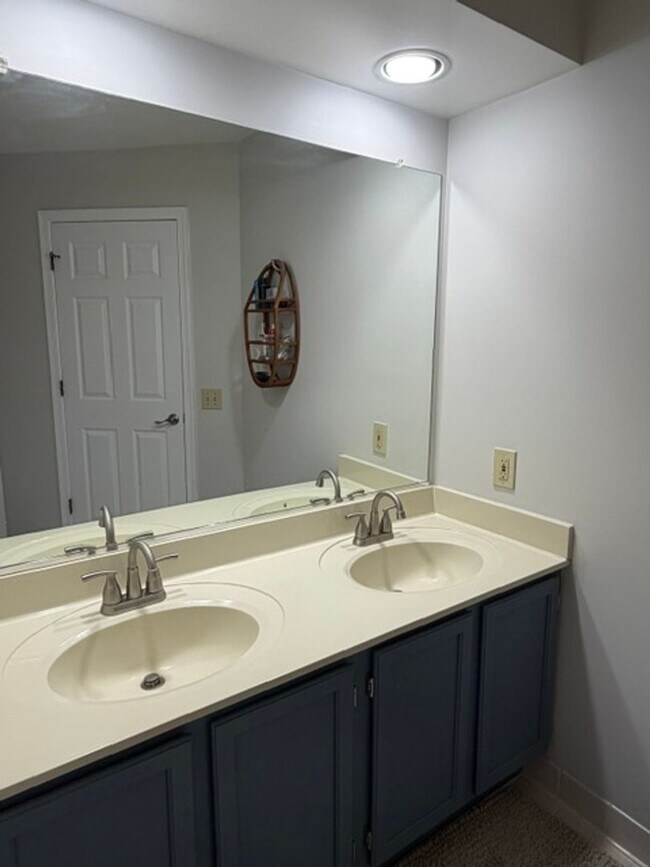 Building Photo - SPACIOUS SF HOME IN GERMANTOWN
