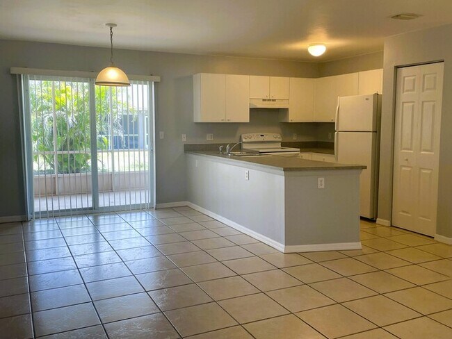 Building Photo - SE Cape Coral Duplex