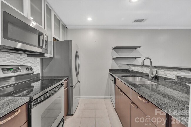 Building Photo - 505 N Graham St