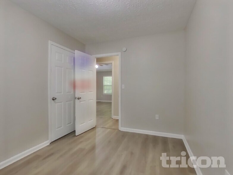 Building Photo - 2211 Ashton Dr