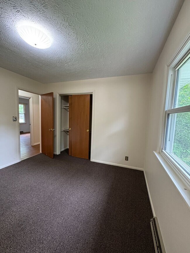 Building Photo - 3025 Greenbrier Ave