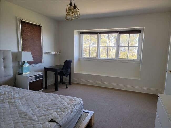 Building Photo - 1024 Granvia Altamira