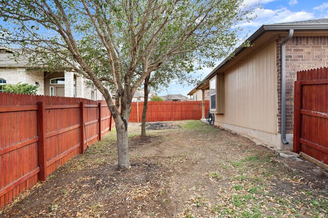 Building Photo - 101 Song Sparrow Cv