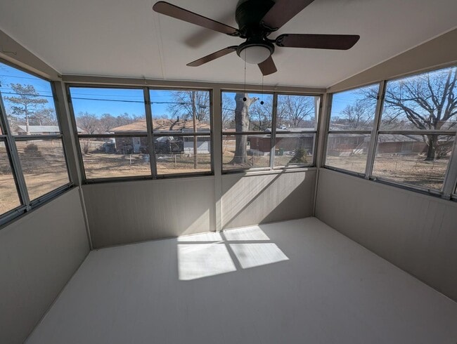 Building Photo - Updated & Upgraded