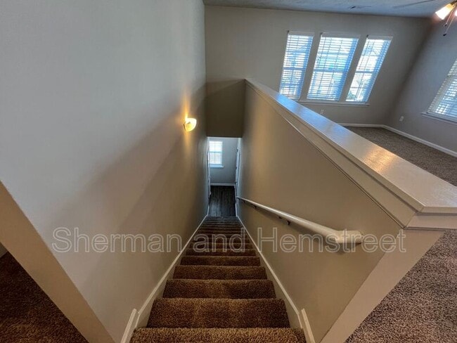 Building Photo - 736 Tarvin Cir