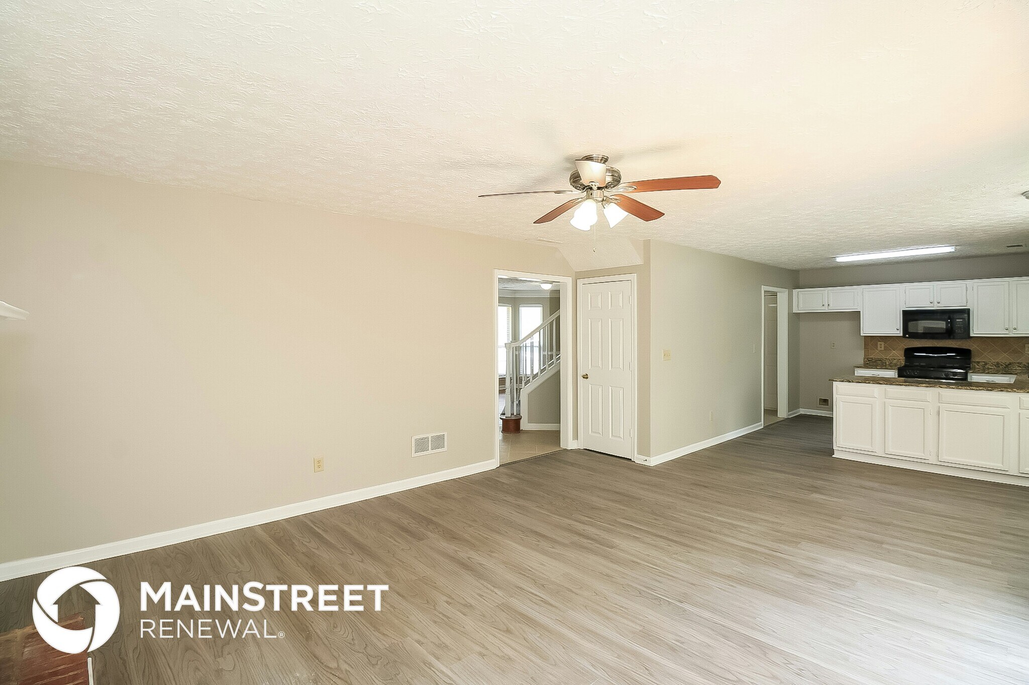 Building Photo - 8535 Glenwoods Dr
