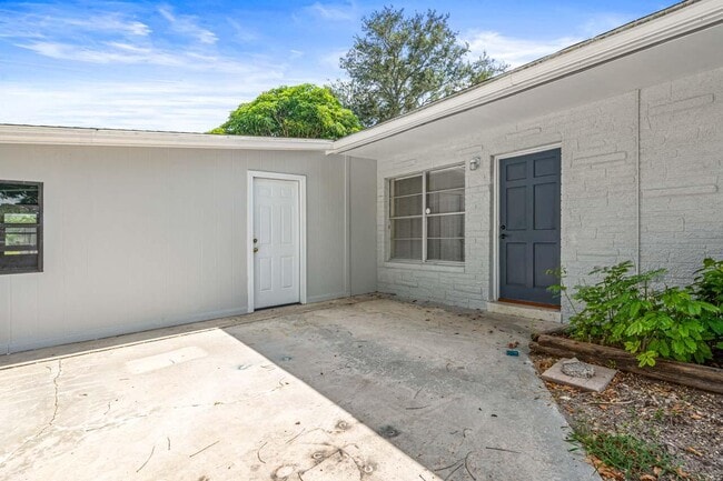 Building Photo - 2213 2nd St SW