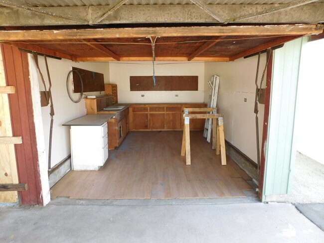 Building Photo - Farmhouse Style 2BD/1BA House For Rent   i...