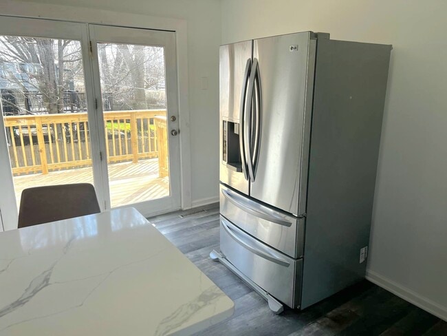 Building Photo - 717 E Clarendon Dr