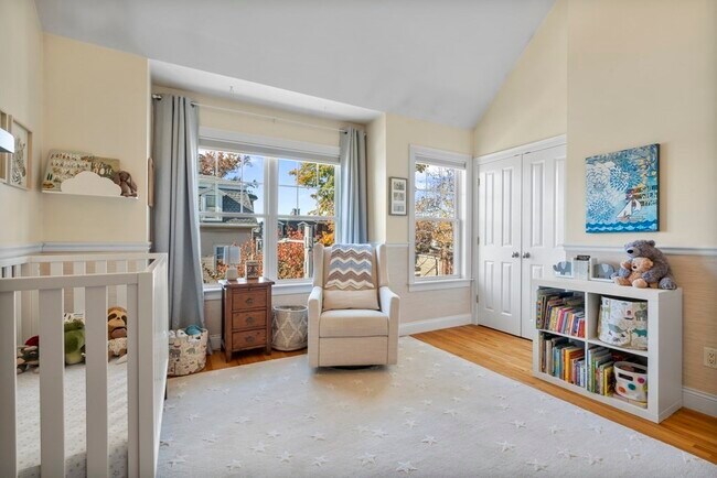 Building Photo - 10 S Sydney St