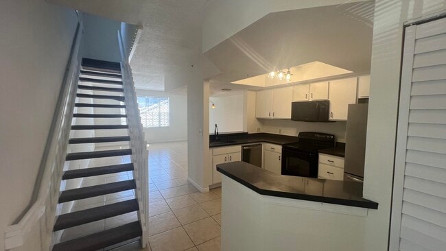 Building Photo - 735 SW 148th Ave