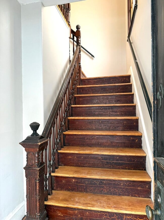 Building Photo - 130 Neal St