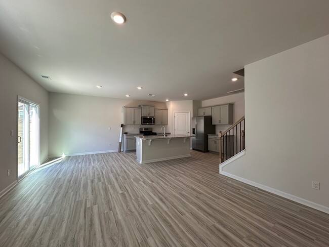 Building Photo - Brand New Home
