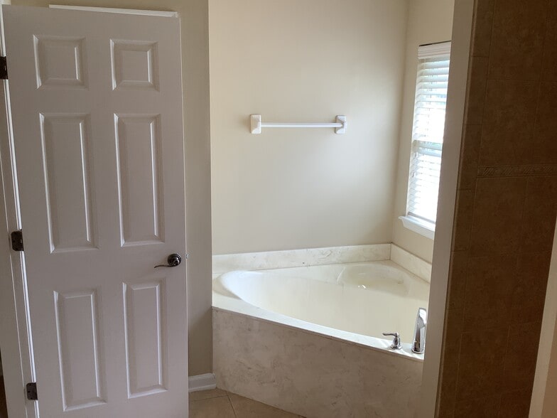 Building Photo - 937 E Terranova Way