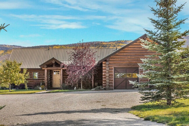 Building Photo - 1330 Larsen Ln