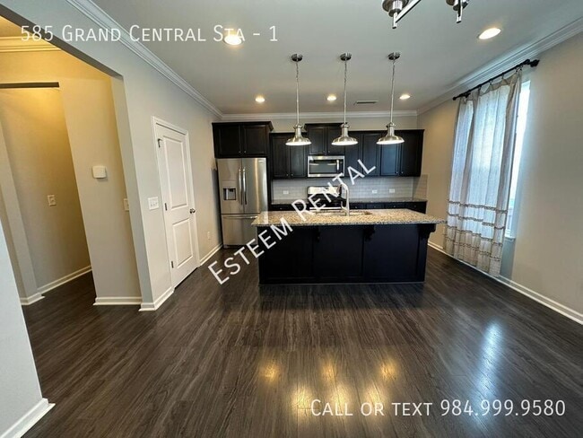 Building Photo - 585 Grand Central Sta
