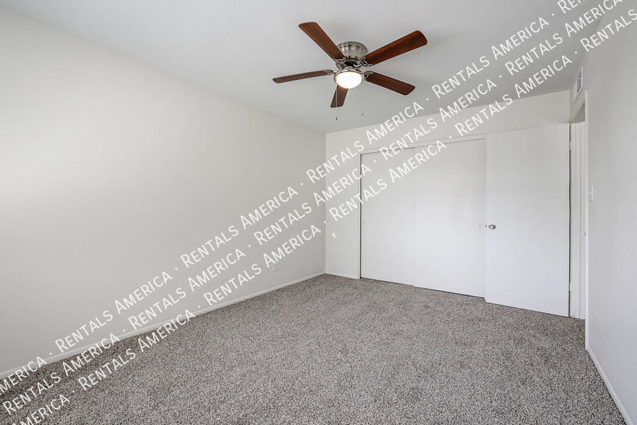 Building Photo - 5206 N 42nd Dr