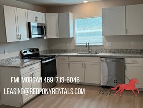 Building Photo - 399 Blackbourn St