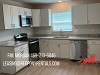 Building Photo - 399 Blackbourn St