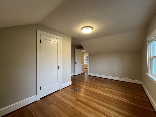 Building Photo - Charming 4-Bedroom Portland Home with Spac...