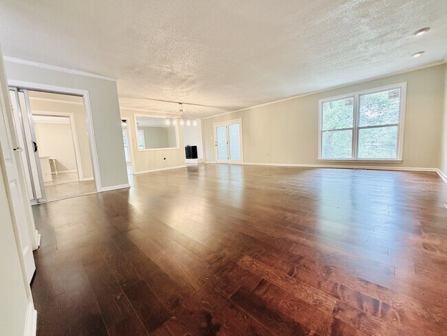 Building Photo - 7905 Castleton Ln
