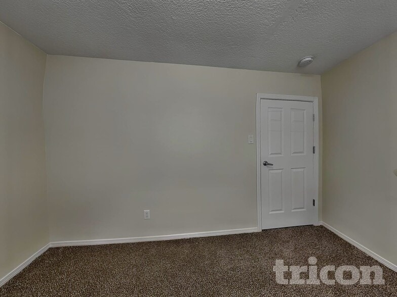 Building Photo - 3101 Cochiti St NE