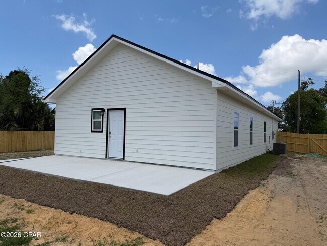 Building Photo - 2512 N Bonita Ave
