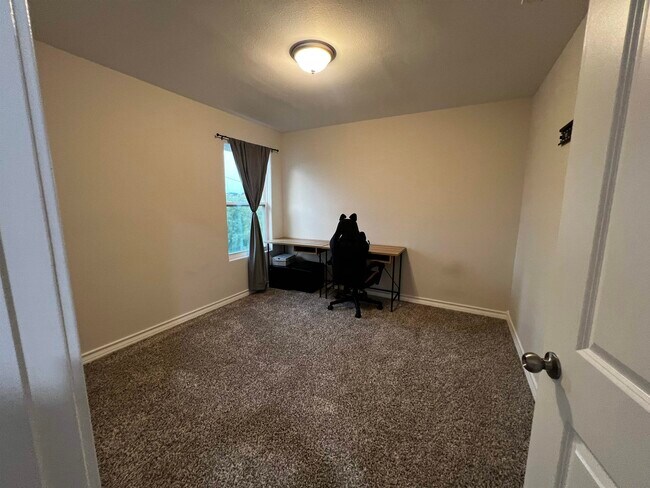 Building Photo - 5626 Encanto Dr