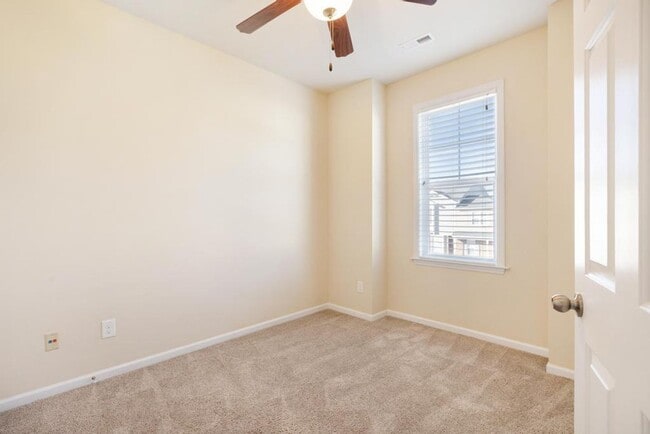 Building Photo - Great Townhome! Carolina Forest!