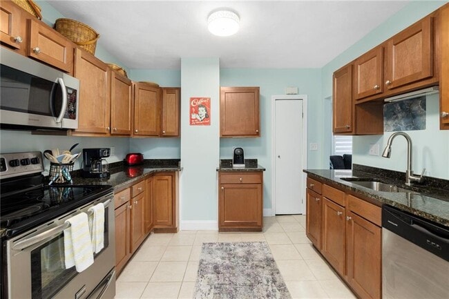 Building Photo - 206 Riverside Ave