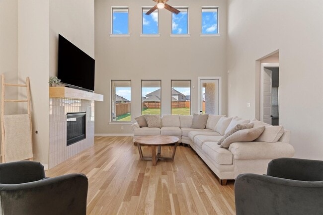 Building Photo - 1228 Sapphire Ln