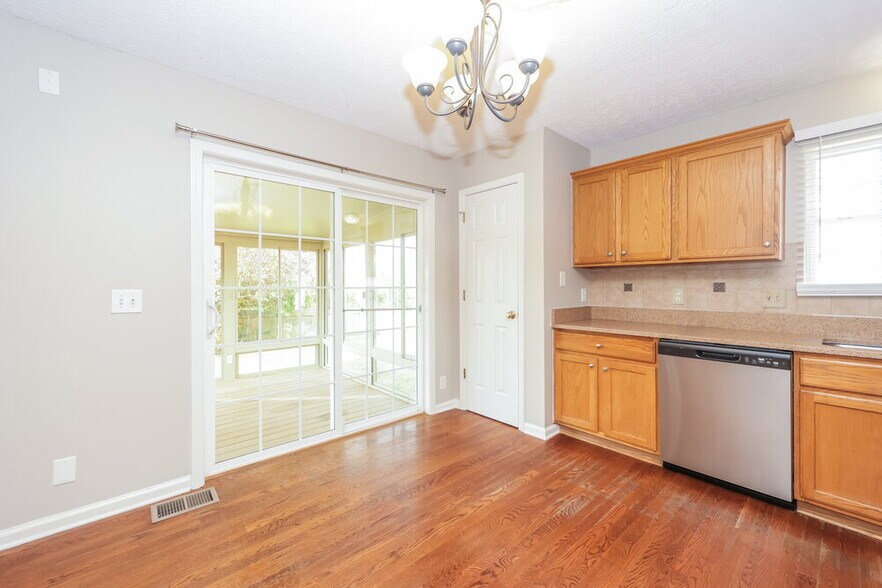 Building Photo - 3423 Ravenel Ct