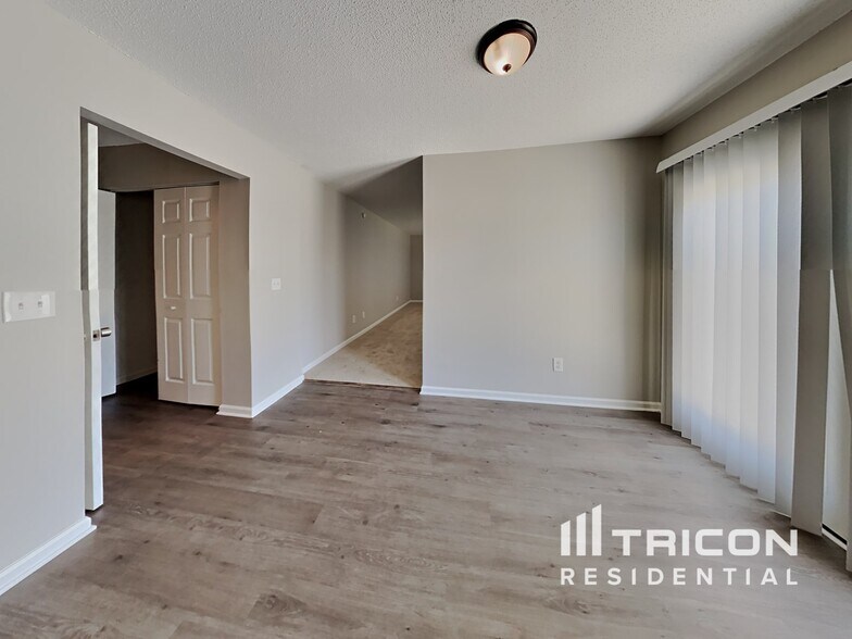 Building Photo - 142 Quiet Grove Dr