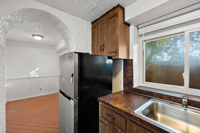Building Photo - 26324 Harper Ave