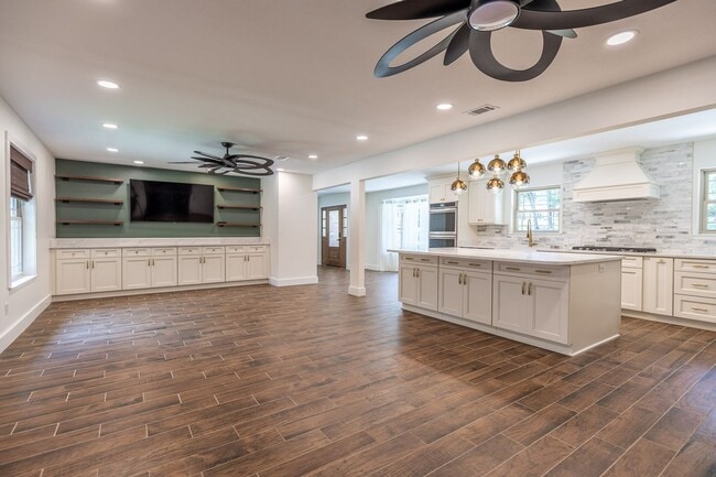 Building Photo - 10736 Pecan Dr