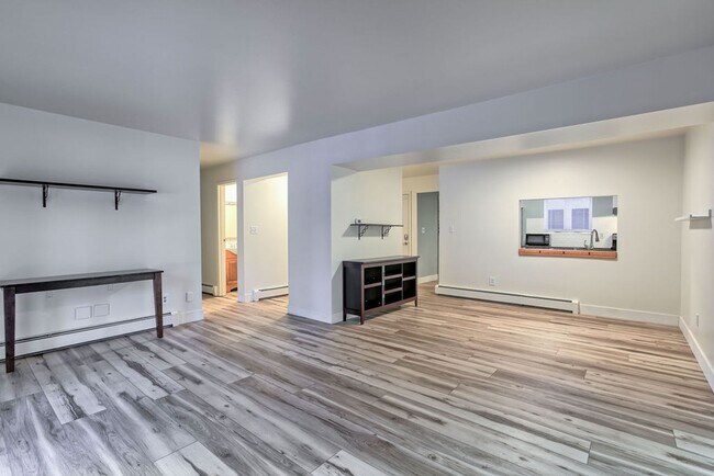 Building Photo - 809 E Drake Rd