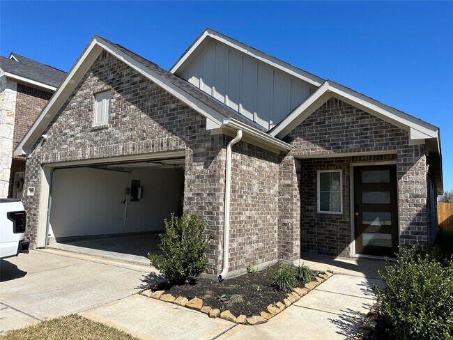 Building Photo - 15515 Sailpoint Ln