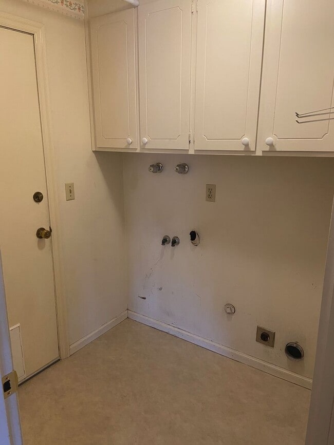 Building Photo - DECEMBER RENT FREE!