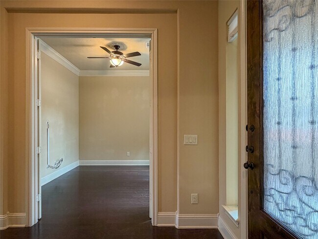 Building Photo - 10810 Poolman Pl