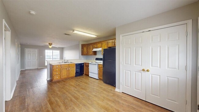 Building Photo - 1507 Hollow Hill Dr