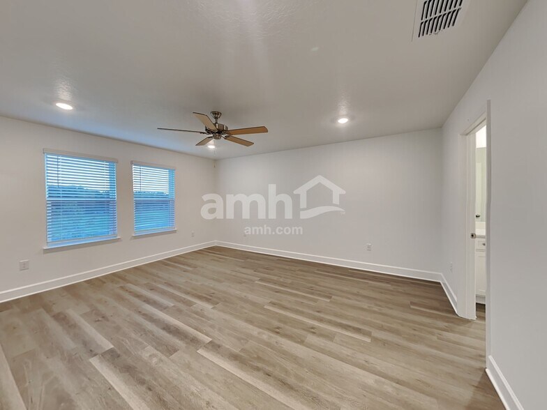 Building Photo - 37854 Dusty Saddle Ln