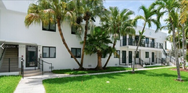 Building Photo - 122 Bay Dr E