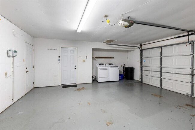 Building Photo - 15106 Forest Lodge Dr