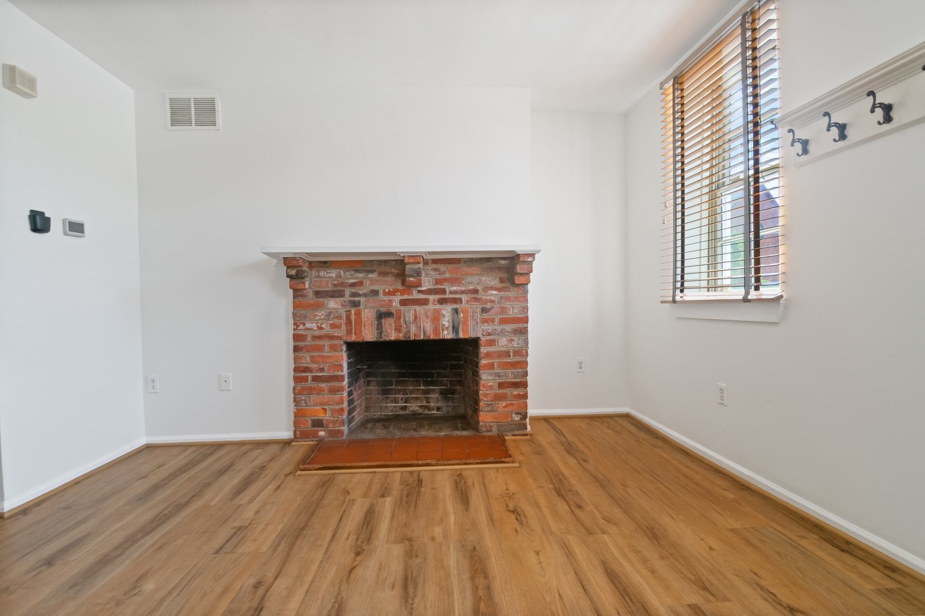 Building Photo - 805 S Hanover St