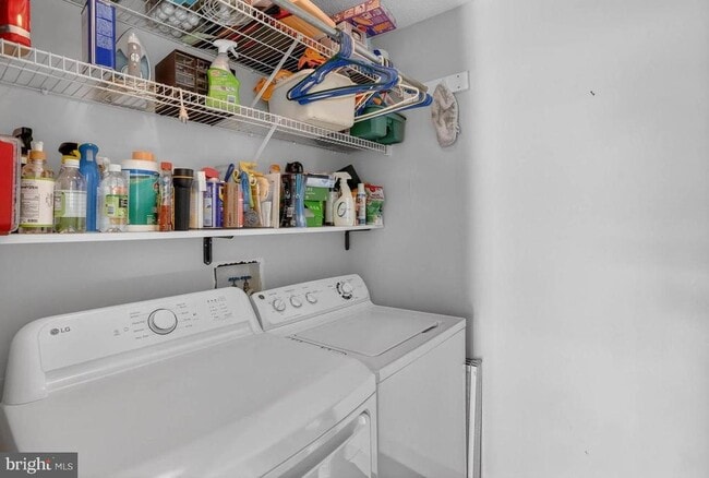 Building Photo - 2443 Blue Spring Ct